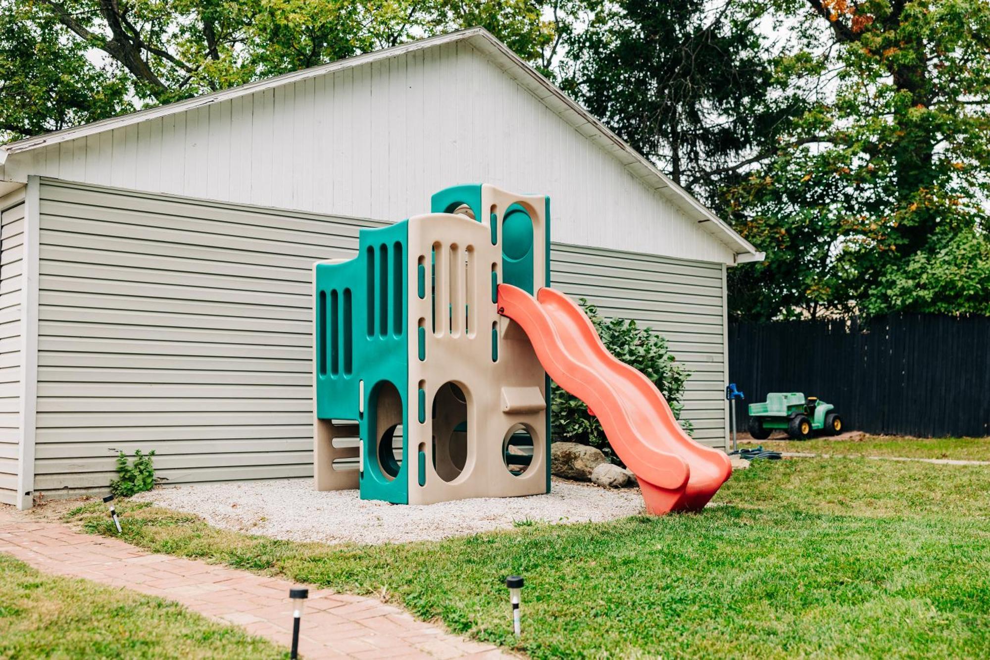 Vila Downtown Escape Great For Large Families & Groups Sugarcreek Exteriér fotografie