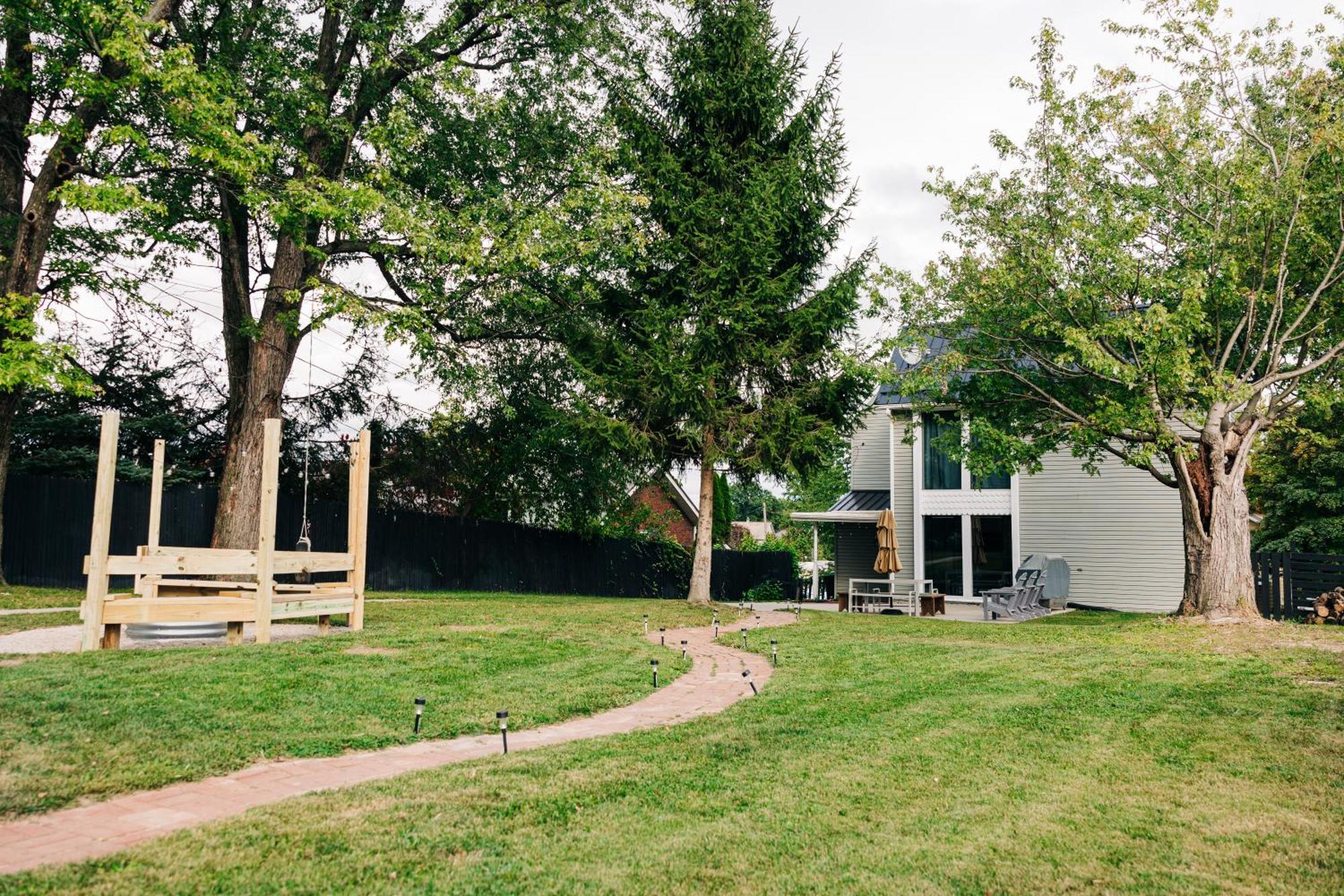 Vila Downtown Escape Great For Large Families & Groups Sugarcreek Exteriér fotografie