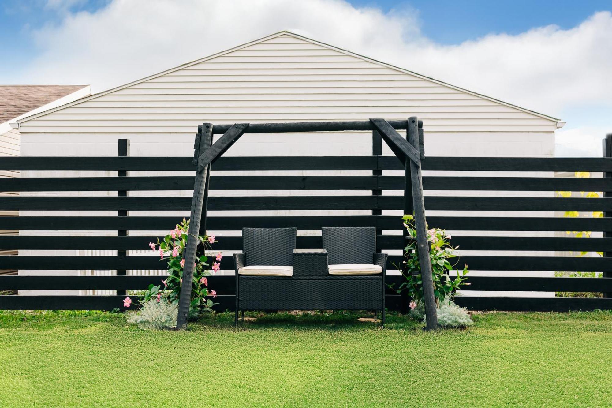 Vila Downtown Escape Great For Large Families & Groups Sugarcreek Exteriér fotografie